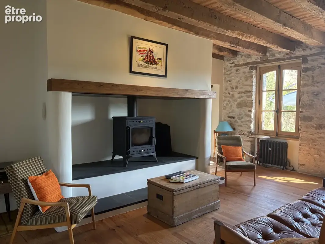 Beyssac : Fermette avec maison d'habitation, grange Auvergnate avec grand espace studio et 1,54 hectares du te - photo 4