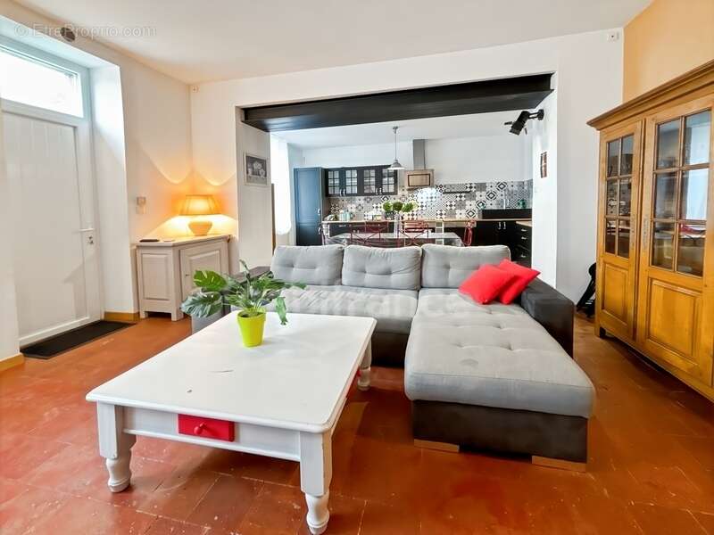 Maison à MONCE-EN-BELIN