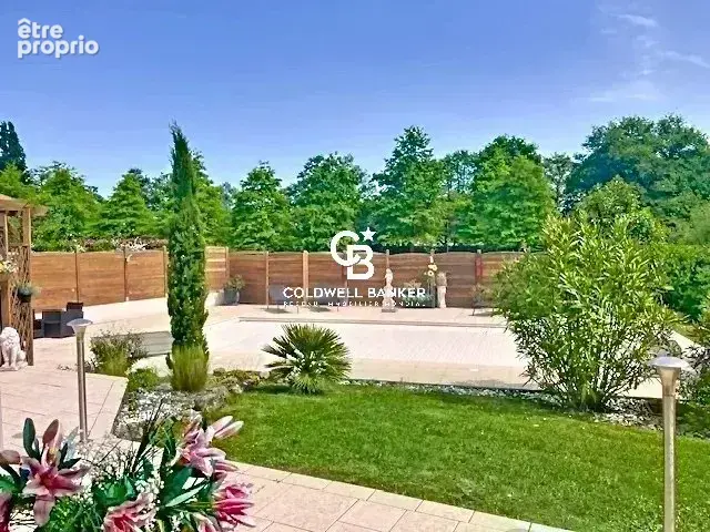 La Roche sur Yon, maison 5 chambres,  avec piscine chauffée et double garage double. - photo 14