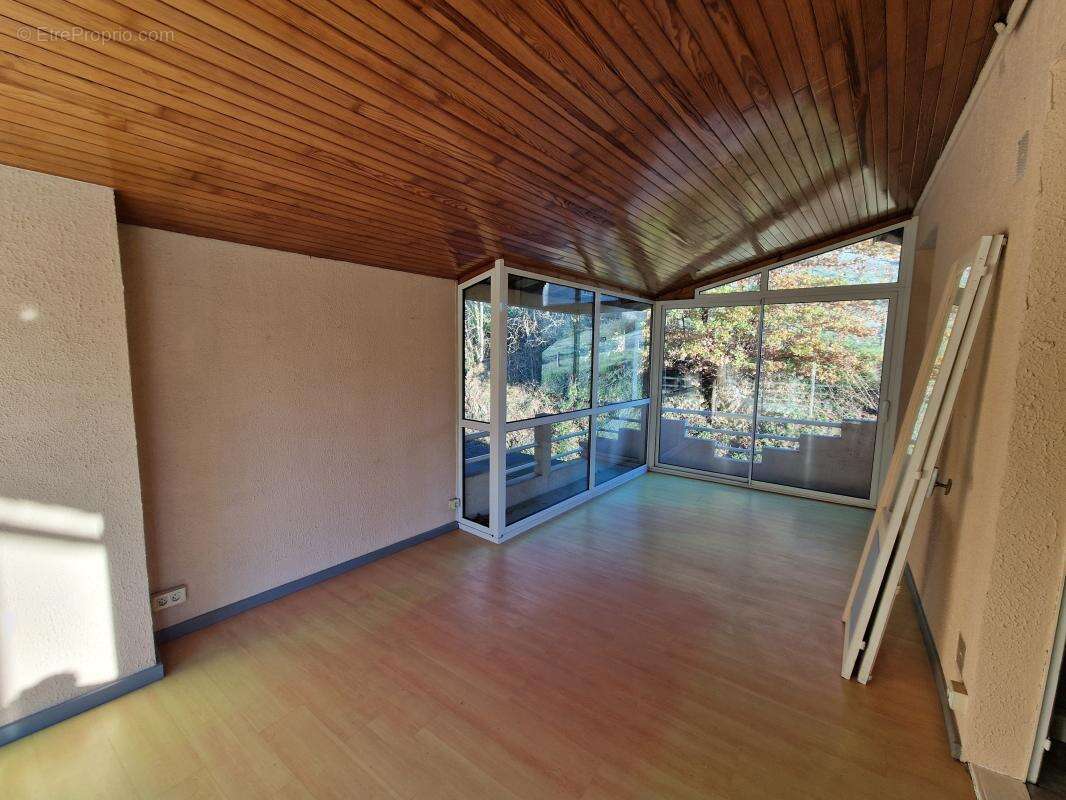 Appartement à LAGUENNE