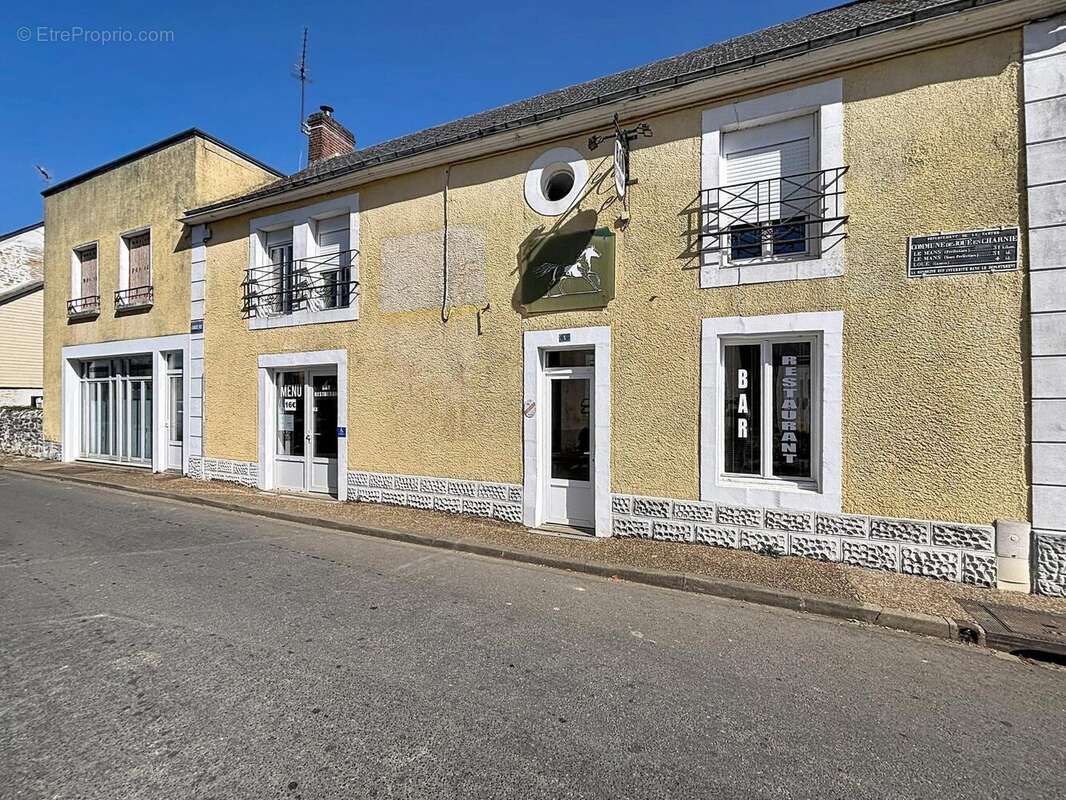 Commerce 225 m² à Joue-En-Charnie  - photo 2