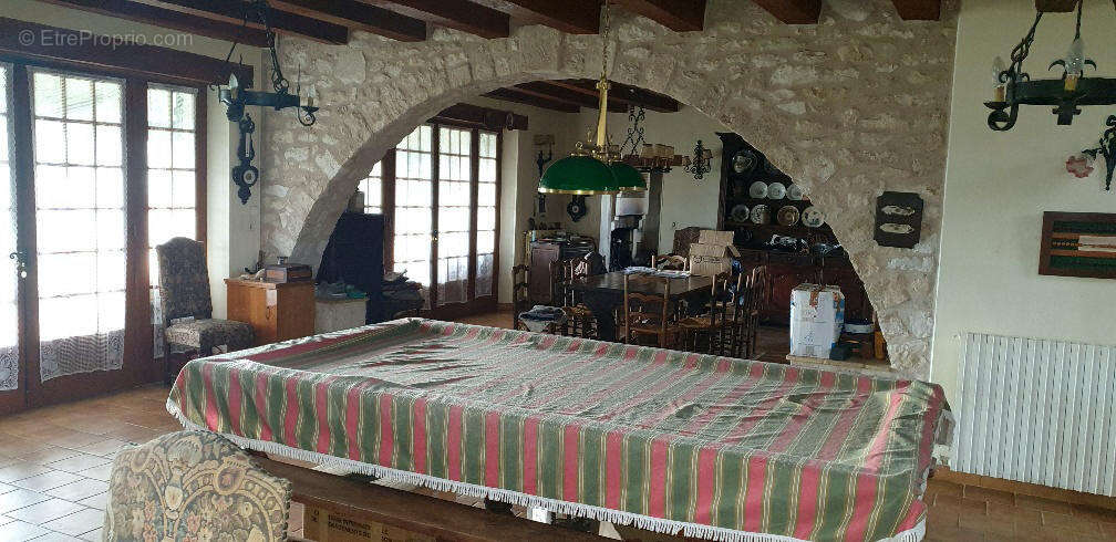 Maison à MONTAIGU-DE-QUERCY