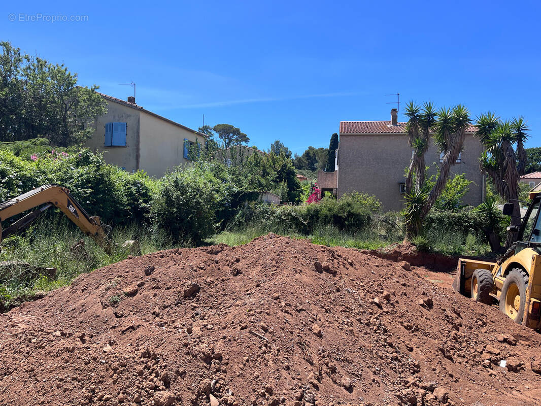 Terrain à SIX-FOURS-LES-PLAGES
