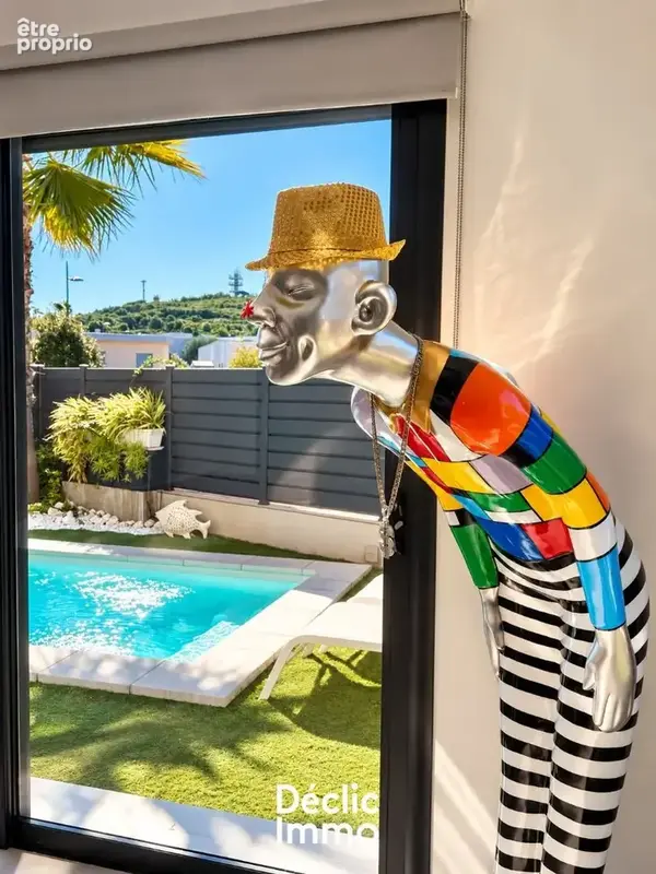 Villa contemporaine  5 chambres  piscine  vue mont saint-loup  vendue meublée - photo 18
