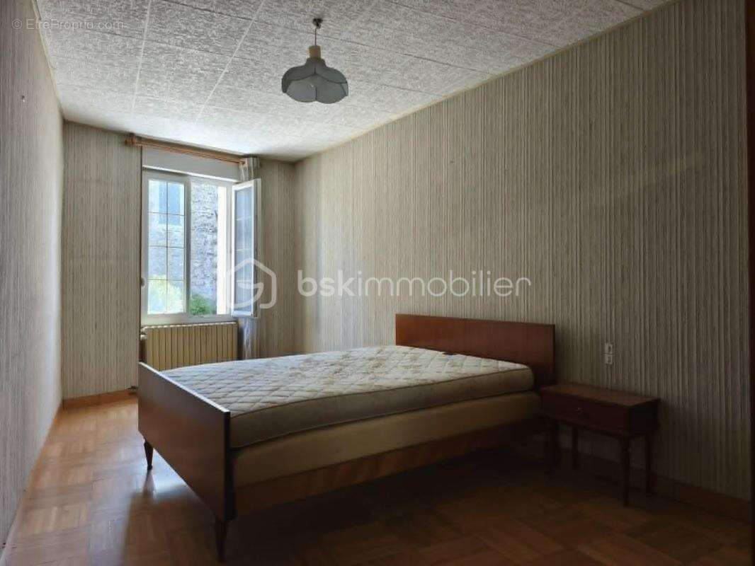 Maison familiale de 141 m2 - Dépendances - Jardin - photo 11