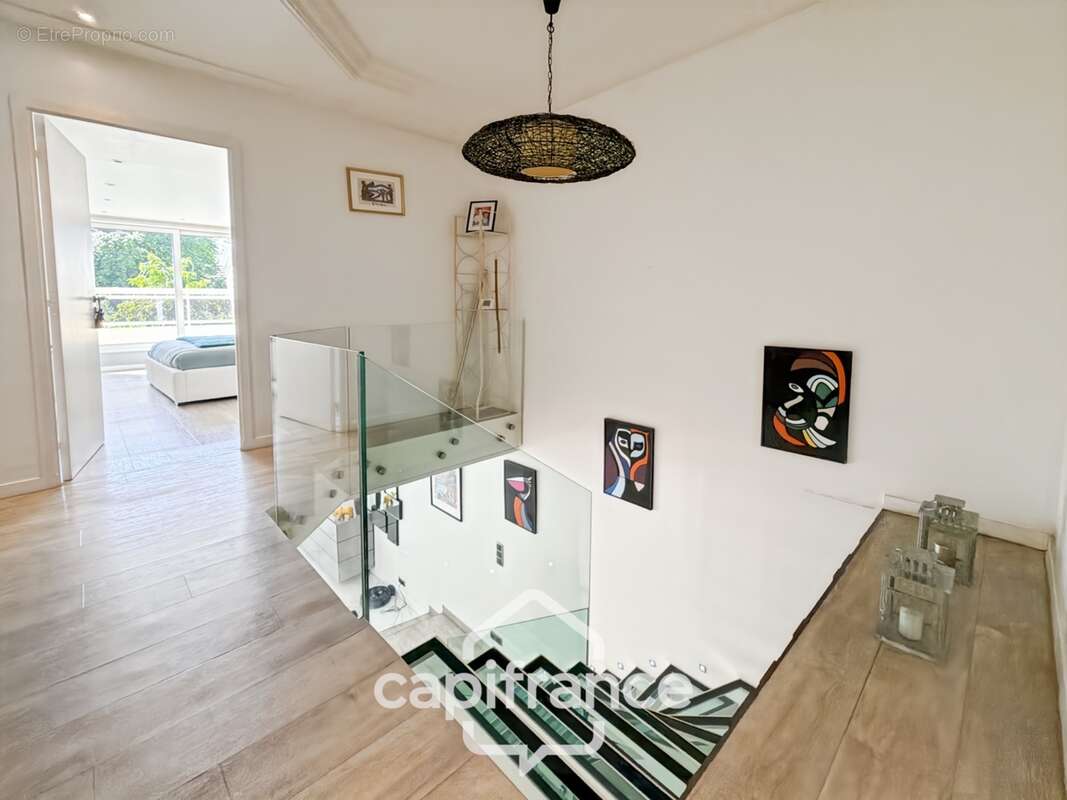 Le perreux sur marne (94) – maison familiale 262,50m² – 4 suites – jardin et piscine hors sol – garage double - photo 18