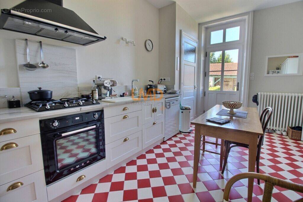 Maison à SAINT-JEAN-D'ANGELY