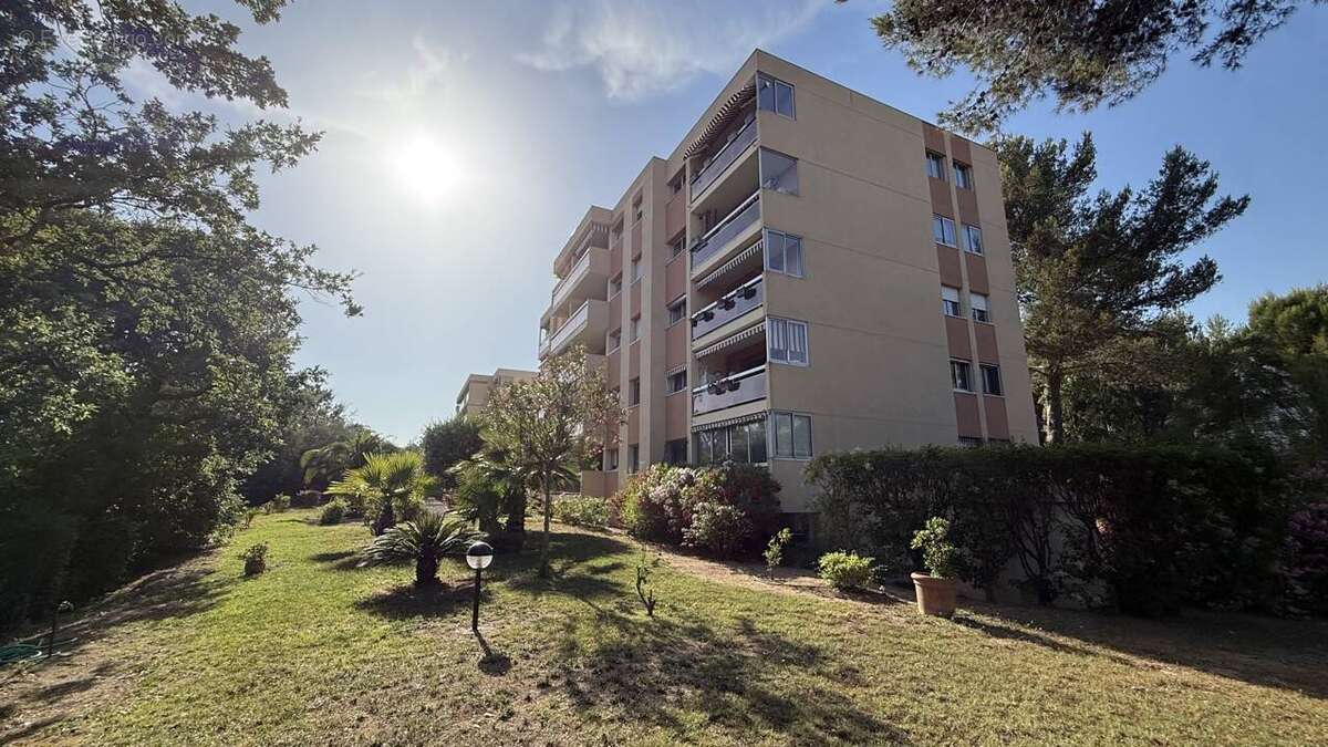 Viager Occupé Fréjus 83600 - Bouquet 99 990€ - Appartement Terrasse Sud & Parking - photo 2