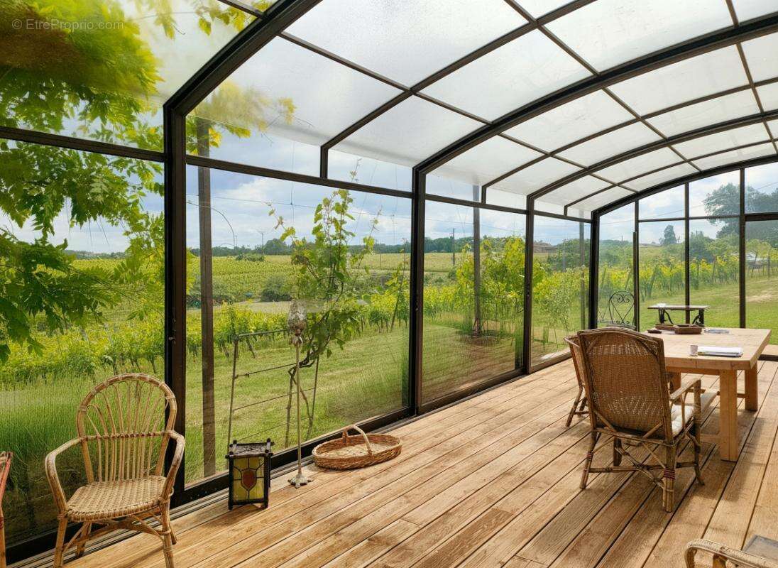 Maison de maitre  300 m² -12 pieces - dependances - photo 2