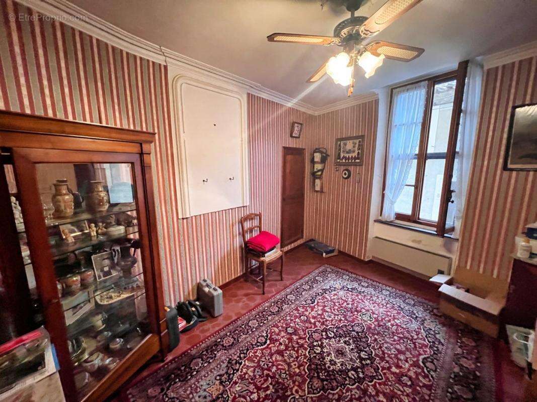 Maison à MONTOULIERS