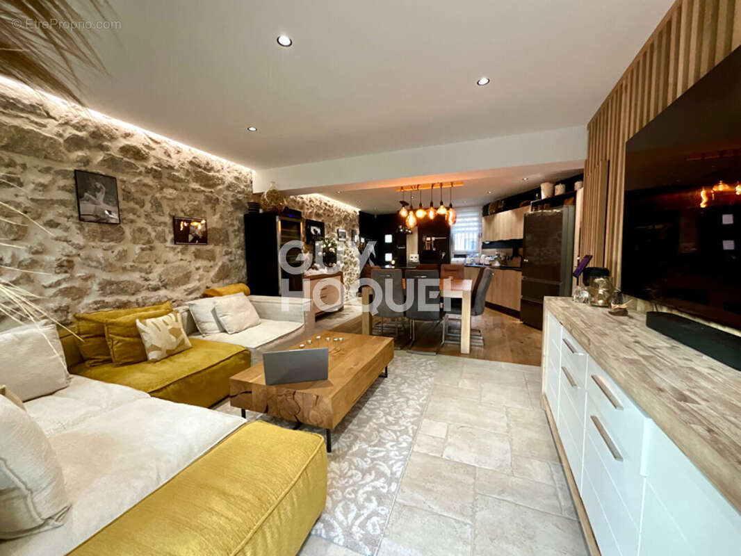 Maison à PLAN-DE-LA-TOUR