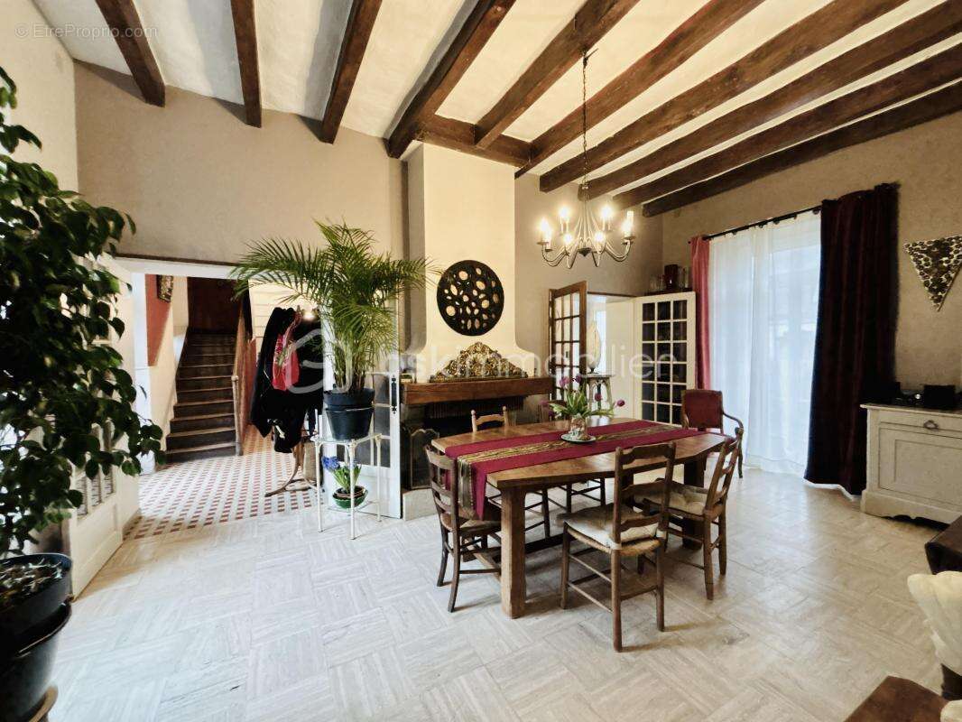 Maison à REIGNAC-SUR-INDRE