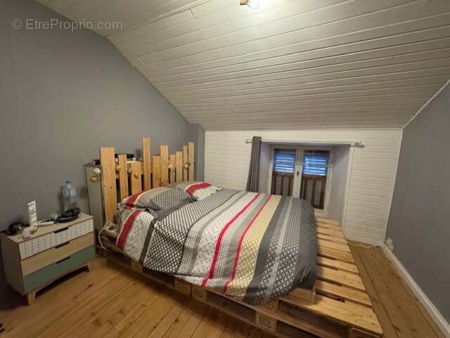 Maison à SAINT-JULIEN-CHAPTEUIL