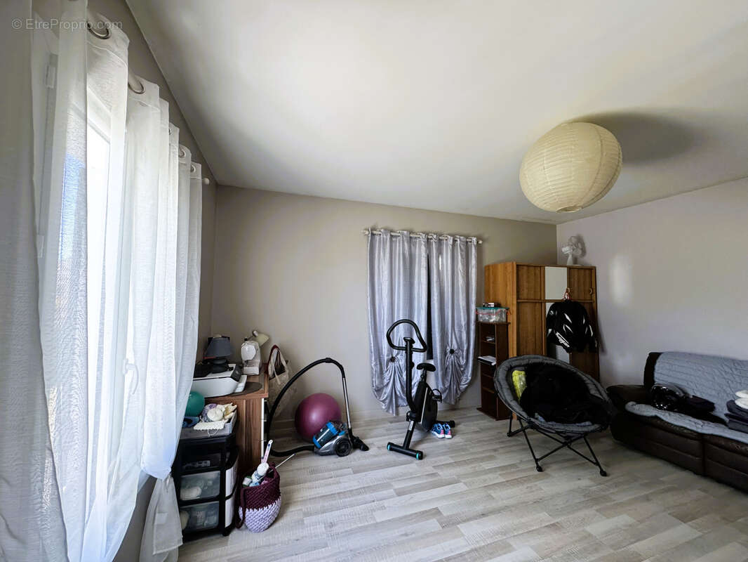 Maison à COURS-DE-PILE