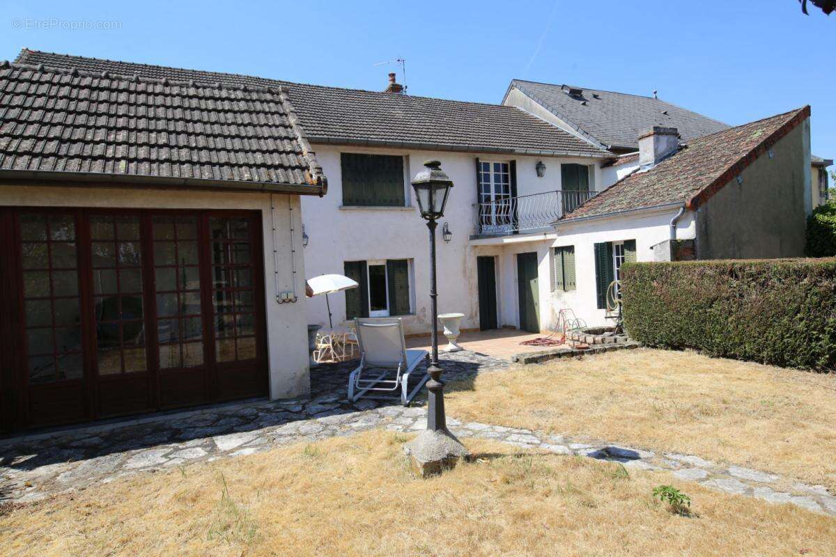 Maison à DRACY-SAINT-LOUP
