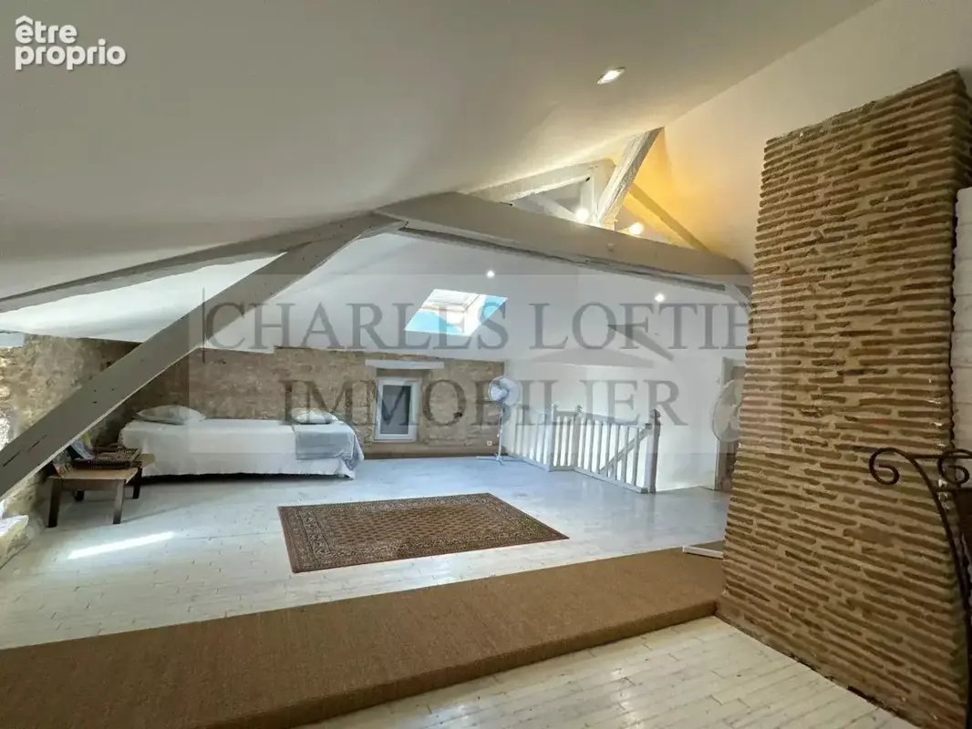 Superbe ensemble immobilier comprenant deux grandes maisons, deux piscines et dépendance sur un terrain de plus 8400 m², proche  - photo 13