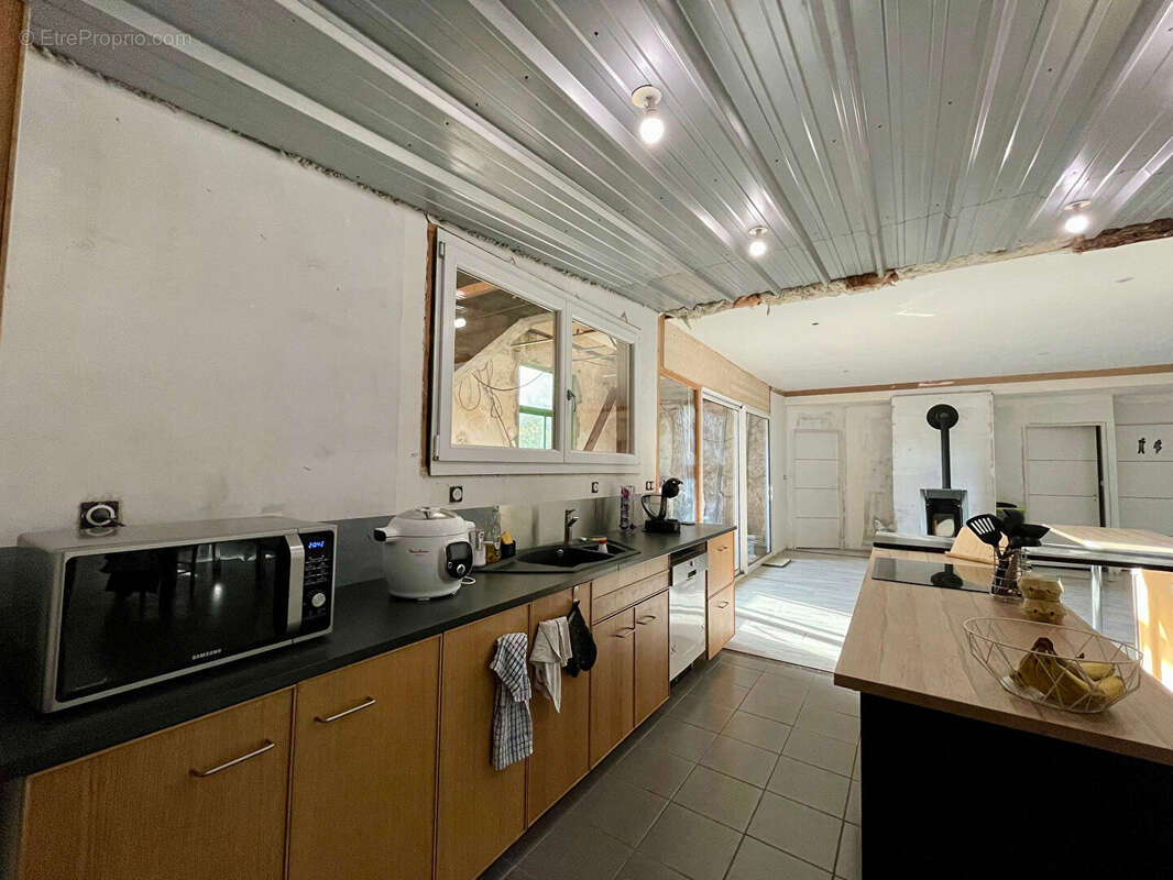 Ensemble immobilier a usage commercial ou artisanal et d'habitation - photo 8