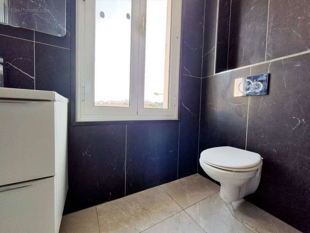 Appartement à VALLAURIS