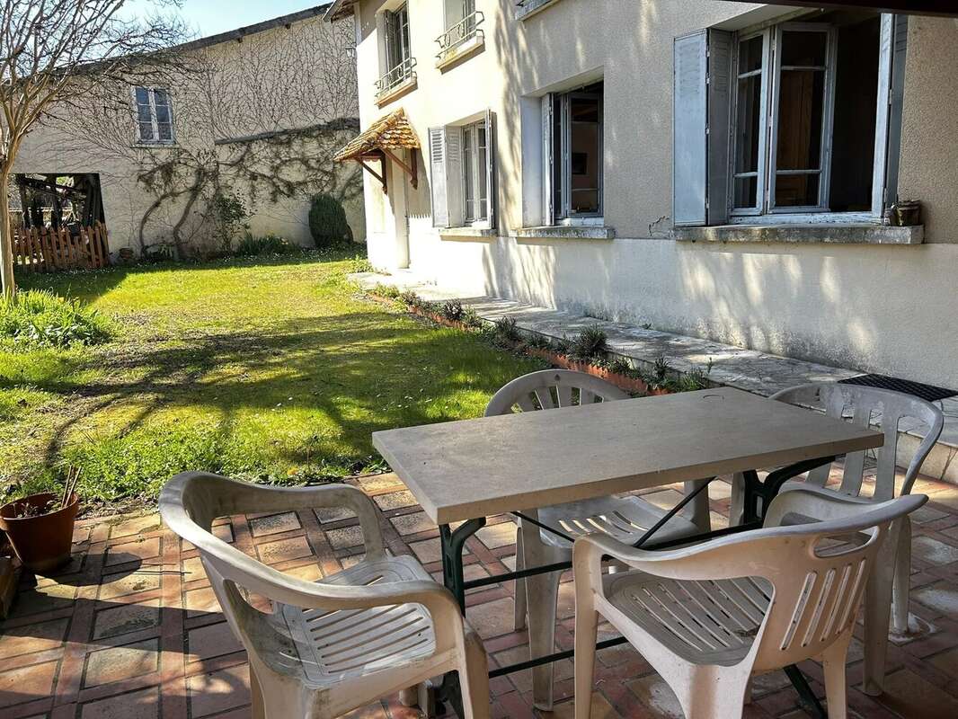 Deux maisons dans un village paisible - photo 2
