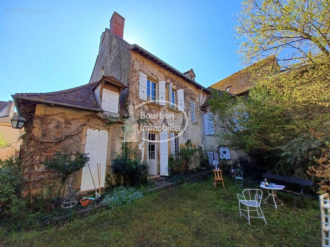 Maison à TOULON-SUR-ARROUX