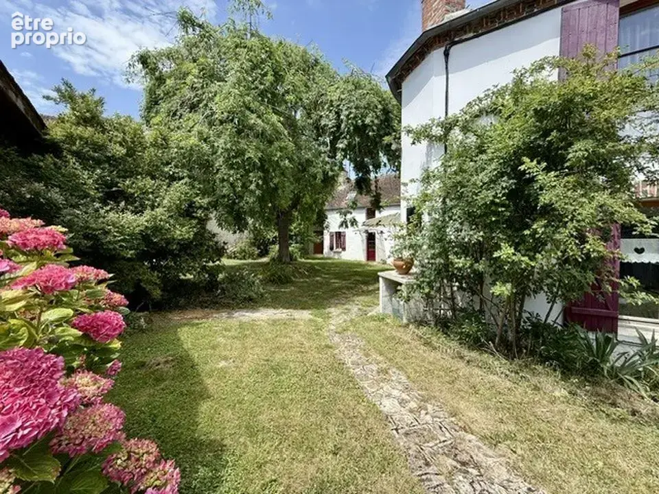 A vendre : ensemble immobilier de charme avec deux maisons et - photo 2