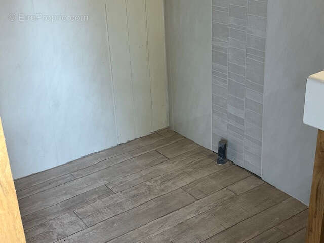 Local 66m2 avec élec, eau, tout à l'égout - photo 6