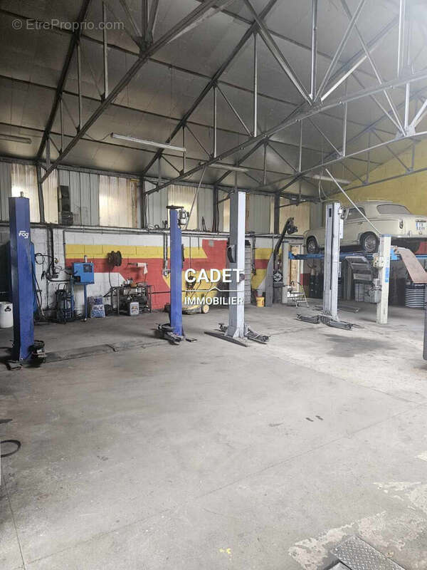 Commerce à LA HAYE-PESNEL