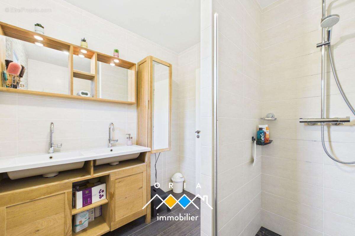 Maison à THIAUCOURT-REGNIEVILLE