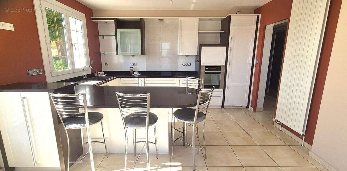 Belle Propriété Contemporaine ou Superbe Villa de 166 m² entièrement rénovée avec sa Piscine sécurisée de 40 m², Balcon, Terrass - photo 7