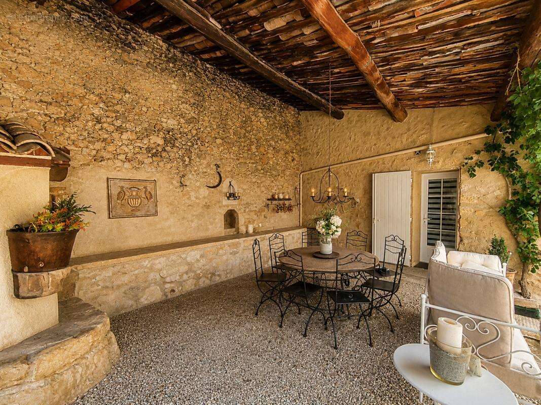Maison 160 m² à Saint-Martin-De-La-Brasque  - photo 5