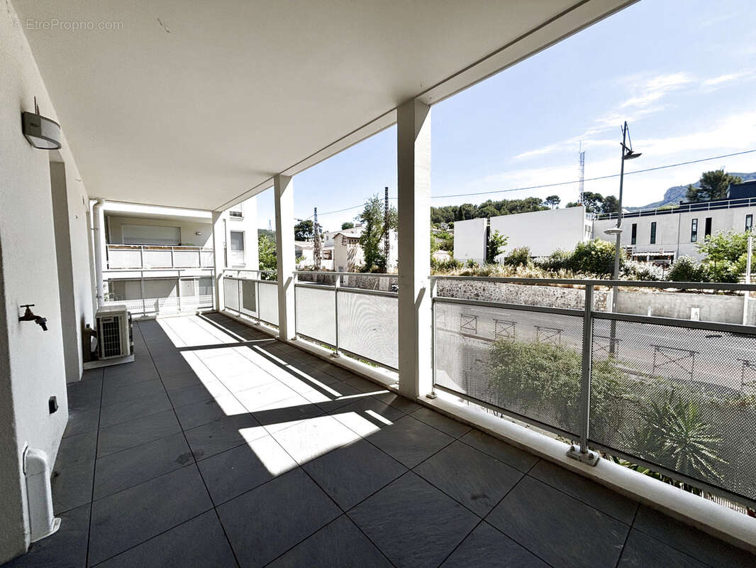 Appartement à ROQUEVAIRE