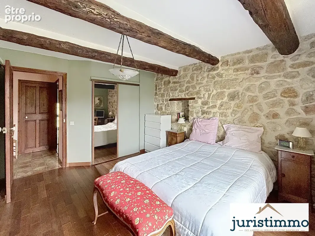 Propriété de charme au pied du château de Mondragon composée de deux habitations et dépendances. - photo 12