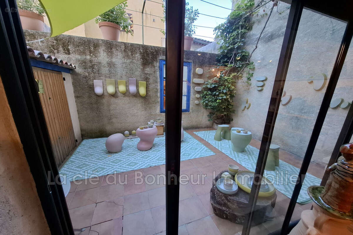 Commerce à MOUSTIERS-SAINTE-MARIE