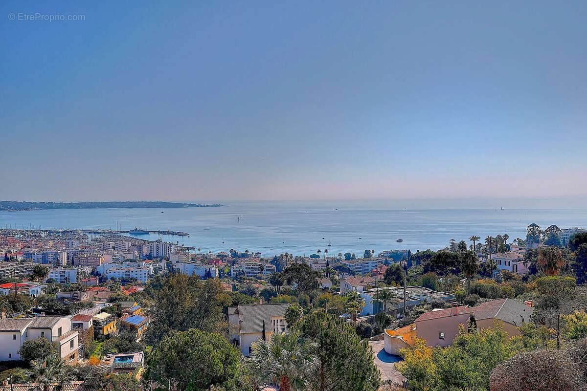 Appartement à VALLAURIS