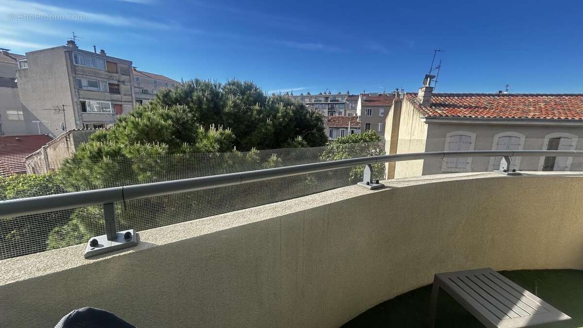 Appartement à MARSEILLE-4E