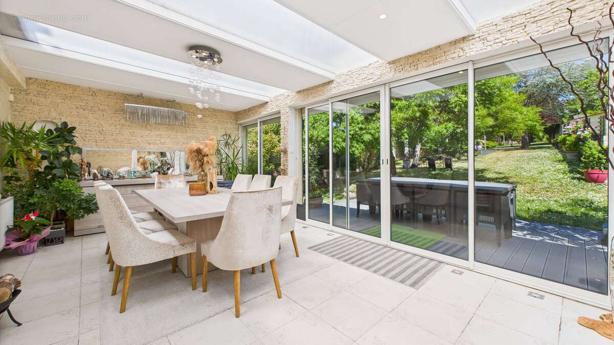 Maison à SAINTRY-SUR-SEINE