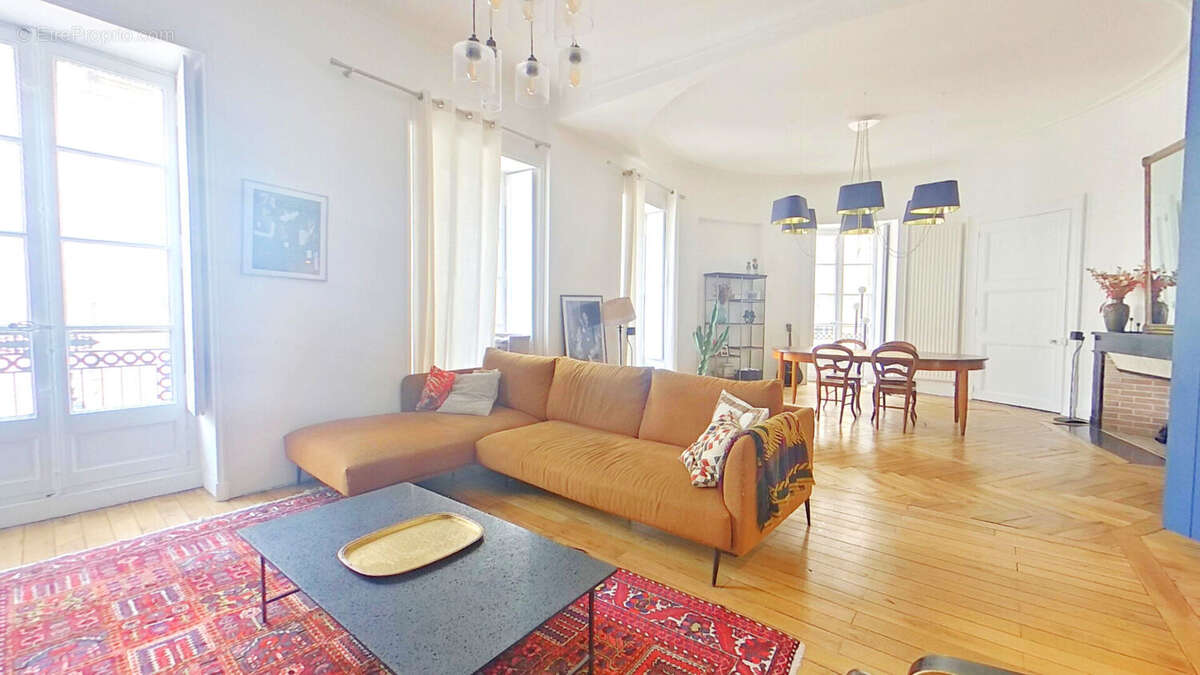Appartement d'exception de 128 m² entièrement rénové - Charme de l'ancien et prestations contemporaines - photo 14