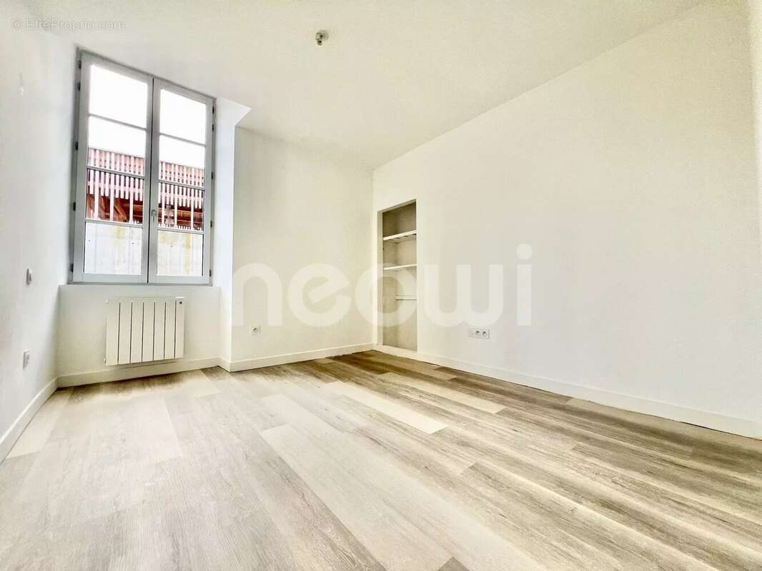 Appartement à COMBRONDE