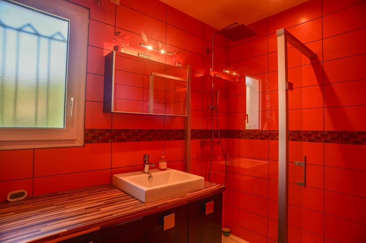 SOUS OFFRE -Croix-des-Gardes - Superbe 2P, terrasse 27m², Vue mer, Parking, Piscine - photo 10