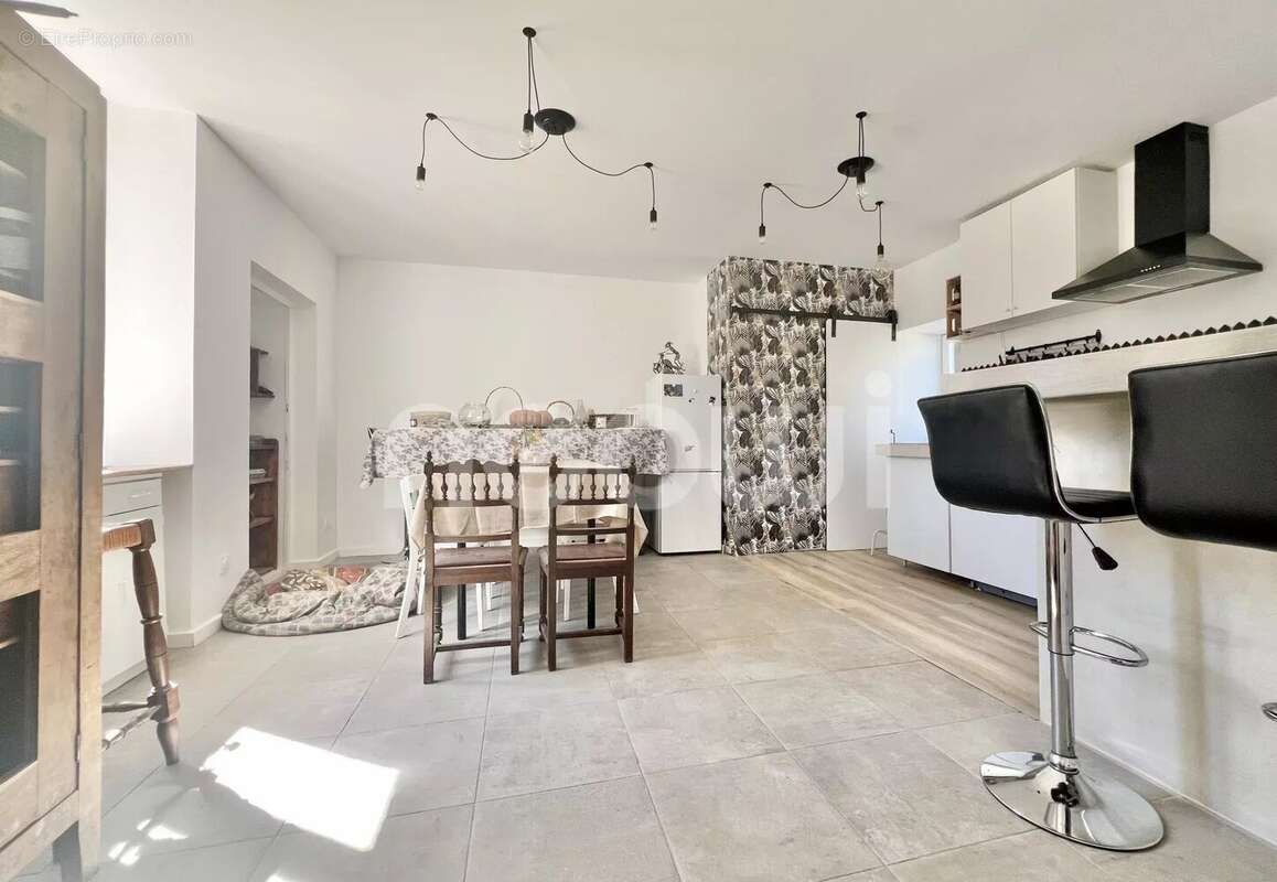 Maison à SAINT-AGOULIN