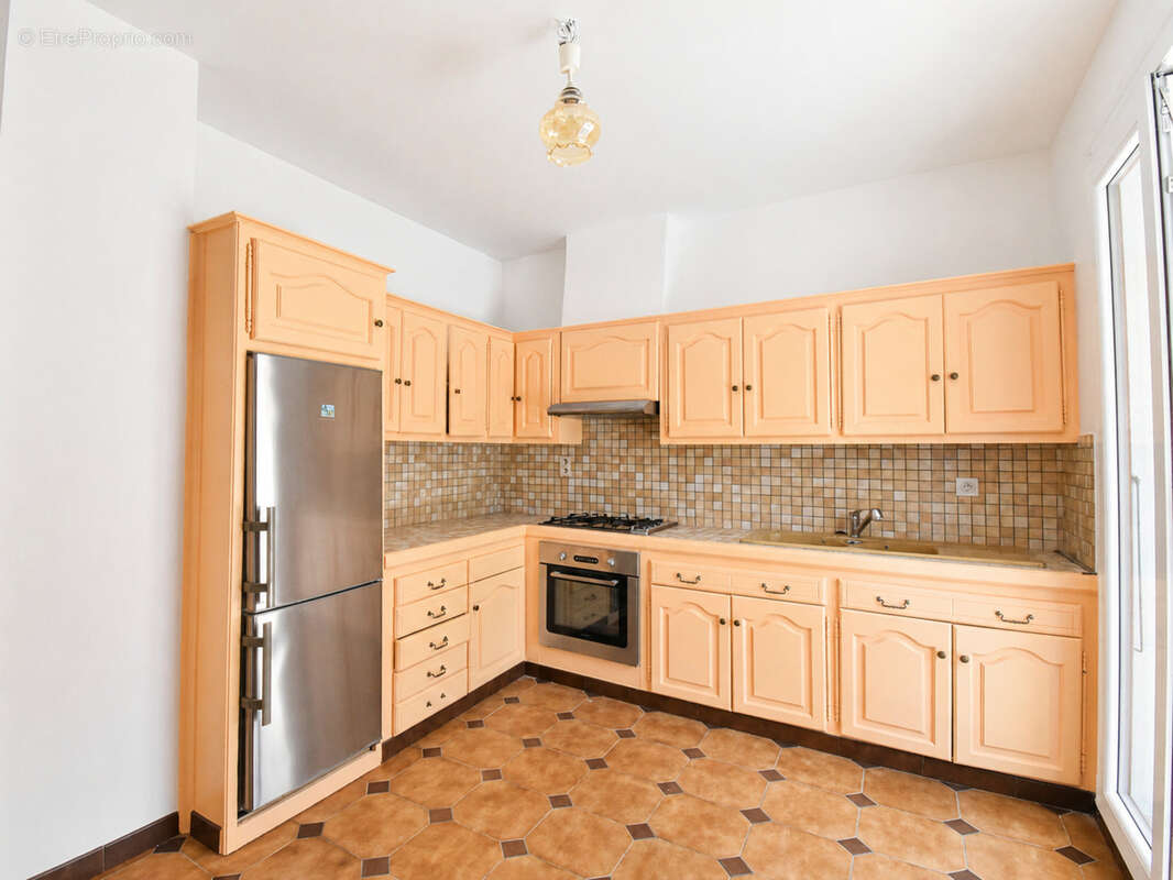 Villa méditerranéenne à vendre 7 pièces, 215 m² CANET EN ROUSSILLON (66) avec potentiel 2 logements, terrasses, jardin et garage - photo 15