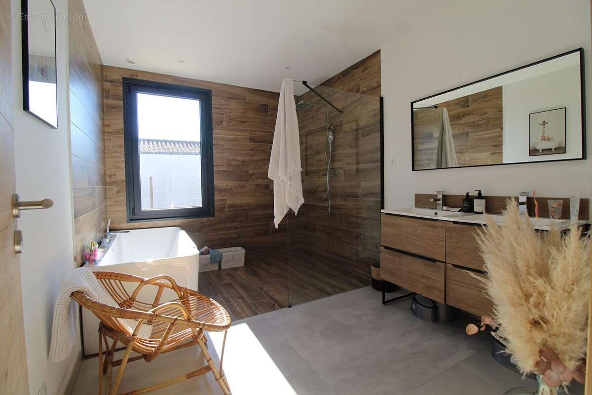 Maison 220 m² à Saintes  - photo 9