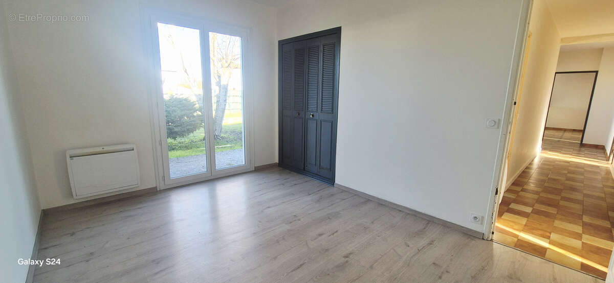 Maison de plain-pied avec dépendances   Villeneuve-la-Comptal - photo 9