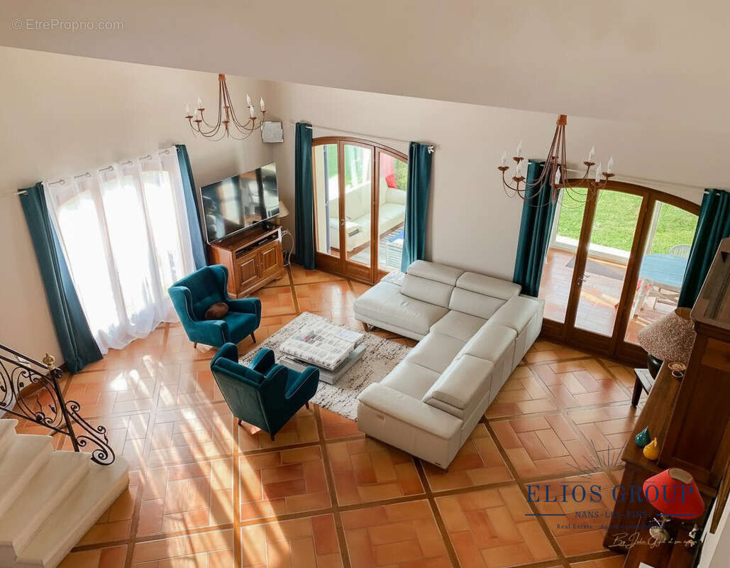 Maison 220 m² à Nans-Les-Pins  - photo 3