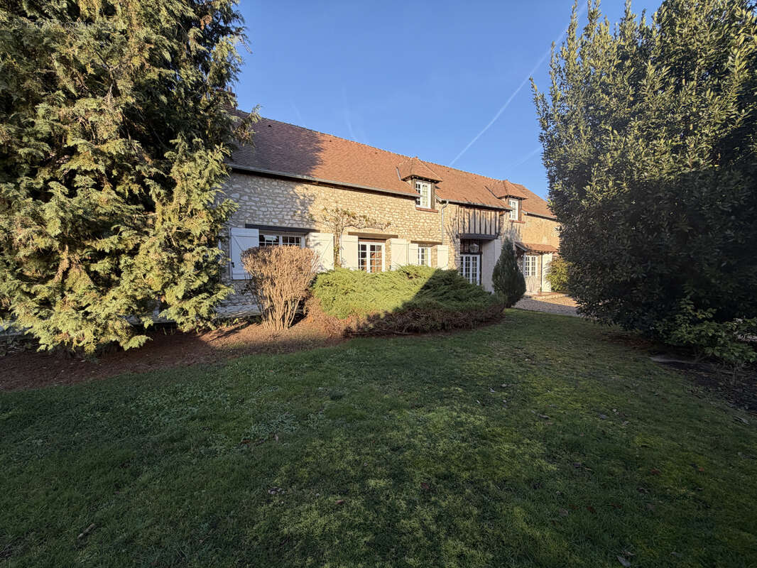 Maison à HOUDAN