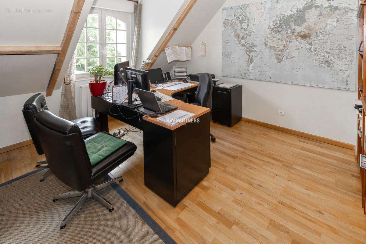 Maison à MORAINVILLIERS