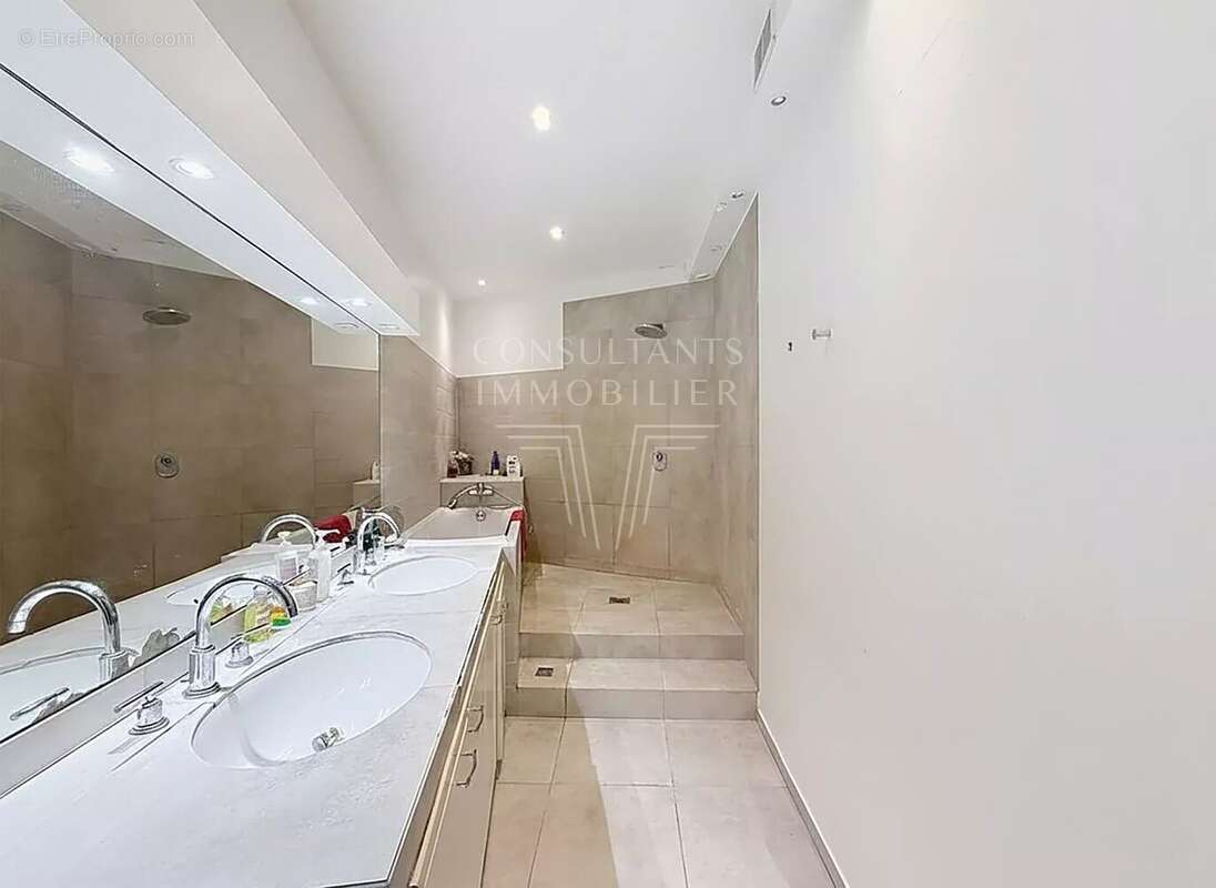 Appartement à PARIS-7E