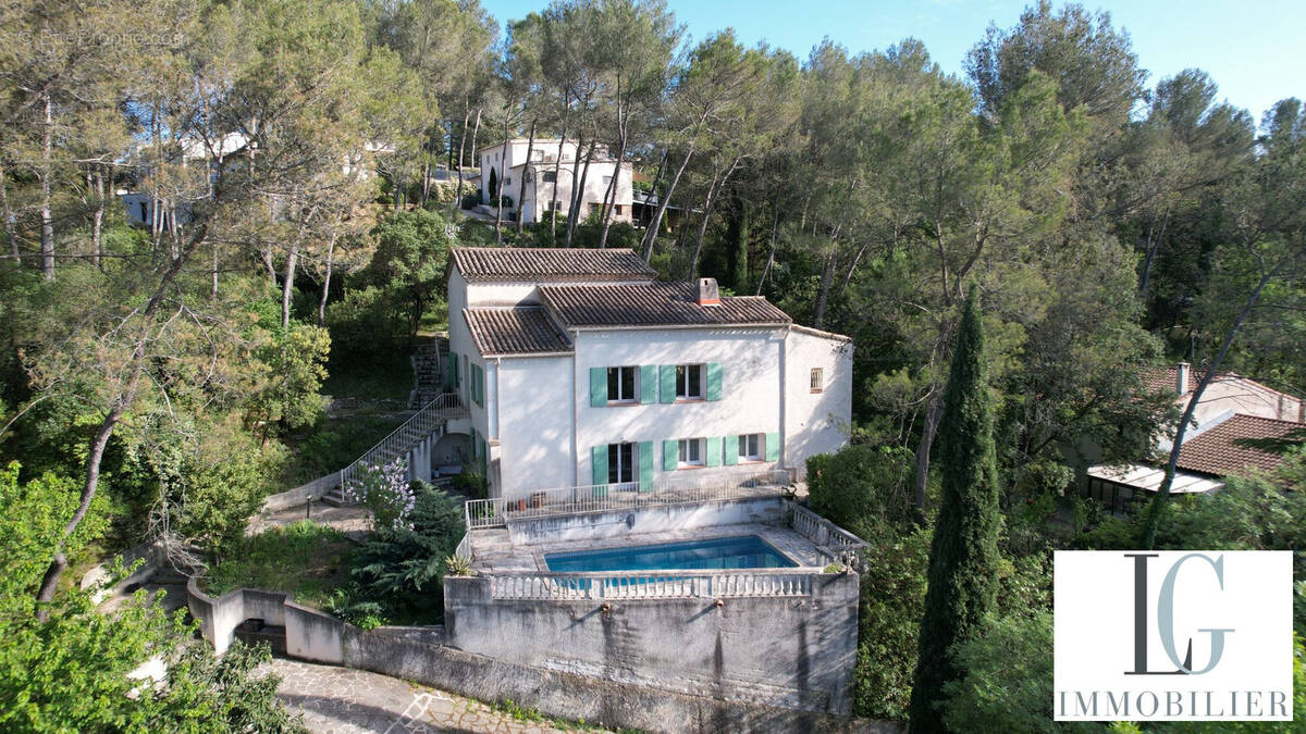 Maison à SAINT-CLEMENT-DE-RIVIERE