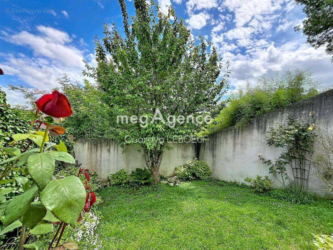 Aulnay-sur-mauldre – maison en pierre de charme avec jardin, terrasse et caves voûtées - photo 2