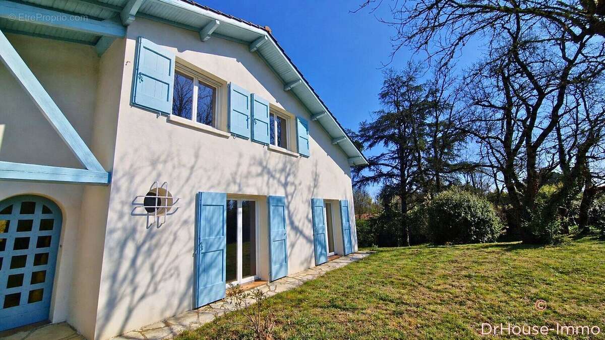 Maison 215 m² à Labastide-Saint-Pierre  - photo 5
